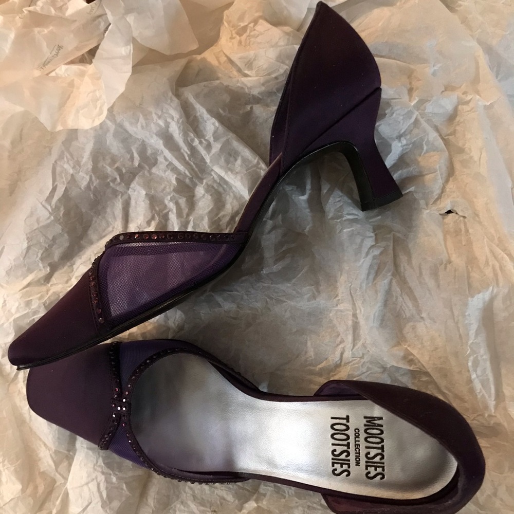 Dress pumps